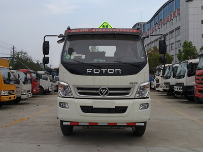 江特牌JDF5160XRQB5型易燃?xì)怏w廂式運(yùn)輸車(chē)