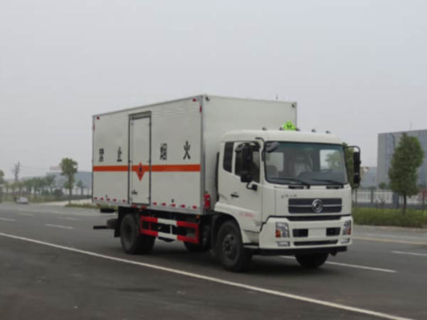 江特牌JDF5180XRYDFH5型易燃液體廂式運(yùn)輸車