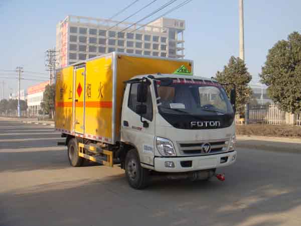 江特牌JDF5080XRYB5型易燃液體廂式運輸車