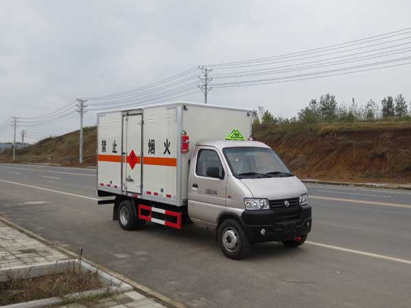 江特牌JDF5030XRYE5型易燃液體廂式運輸車